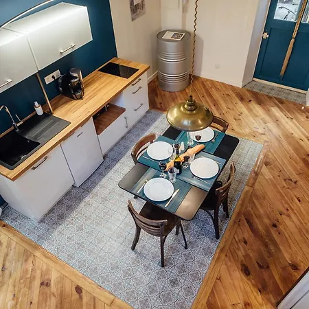 - Loft 23 Port Apartment