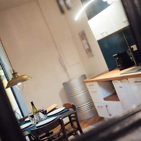 - Loft 23 Port Apartment *
